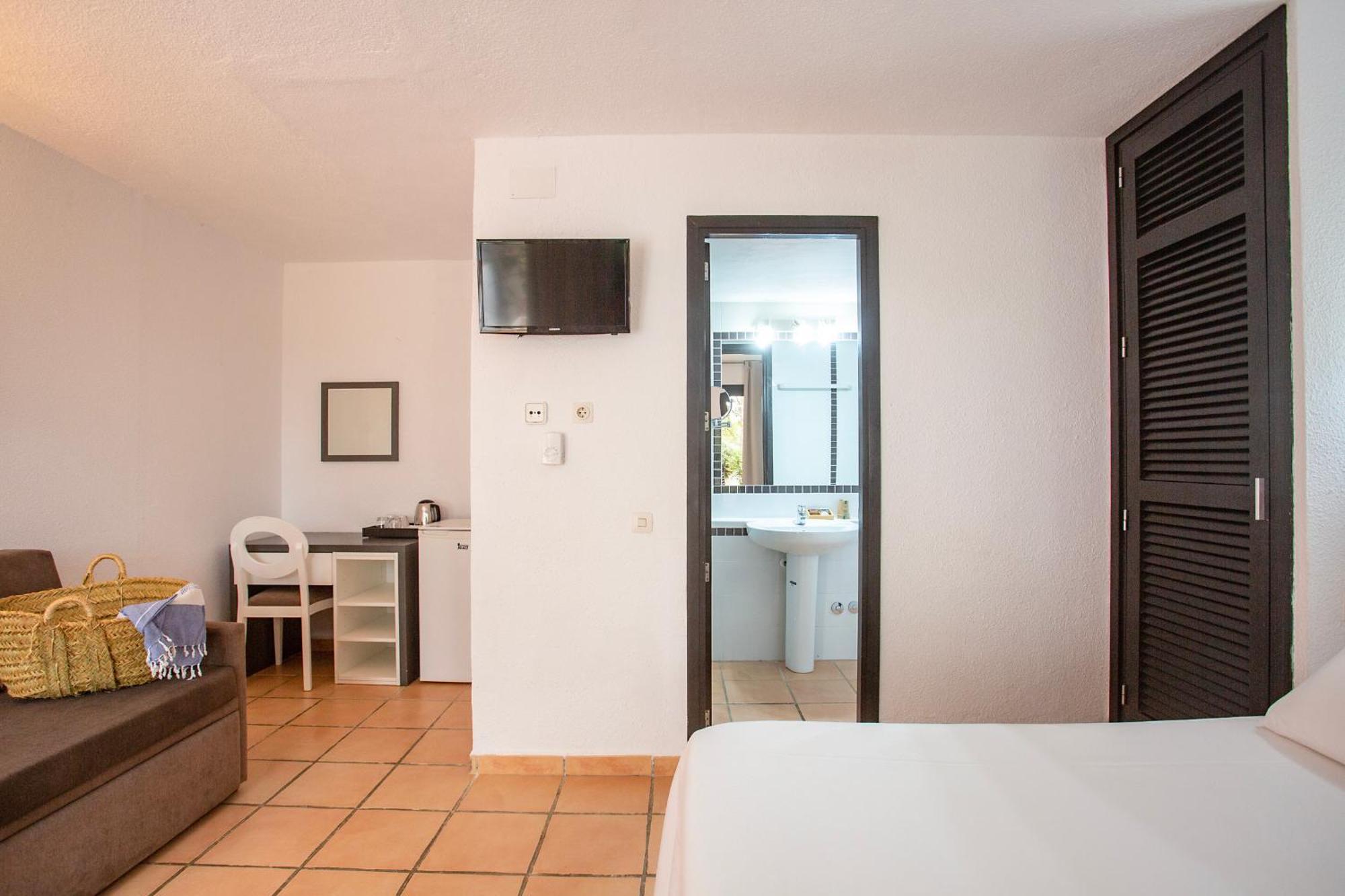 Club Cala Azul Hotel Cala Llenya  Room photo