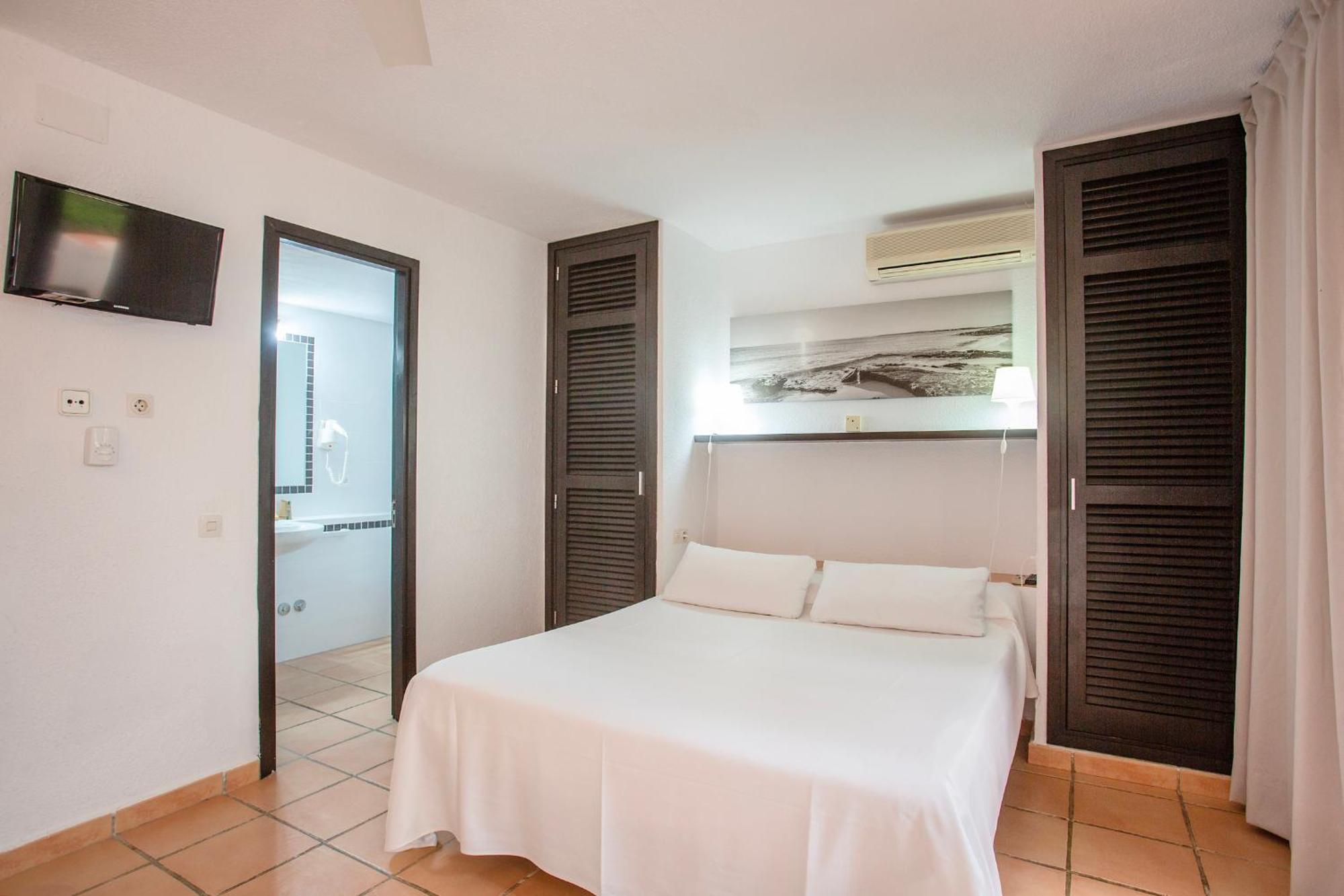 Club Cala Azul Hotel Cala Llenya  Room photo
