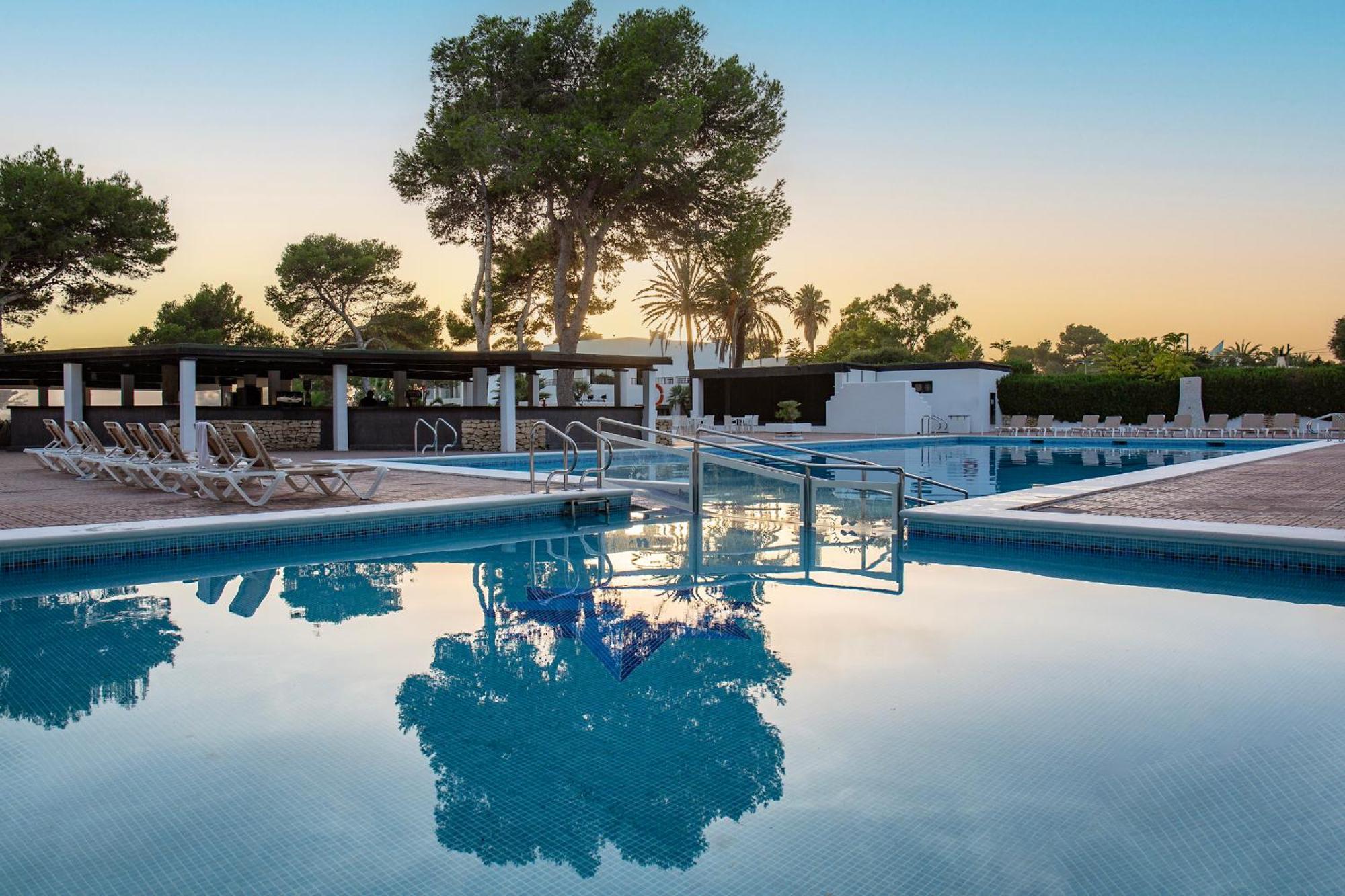 Club Cala Azul Hotel Cala Llenya  Exterior photo