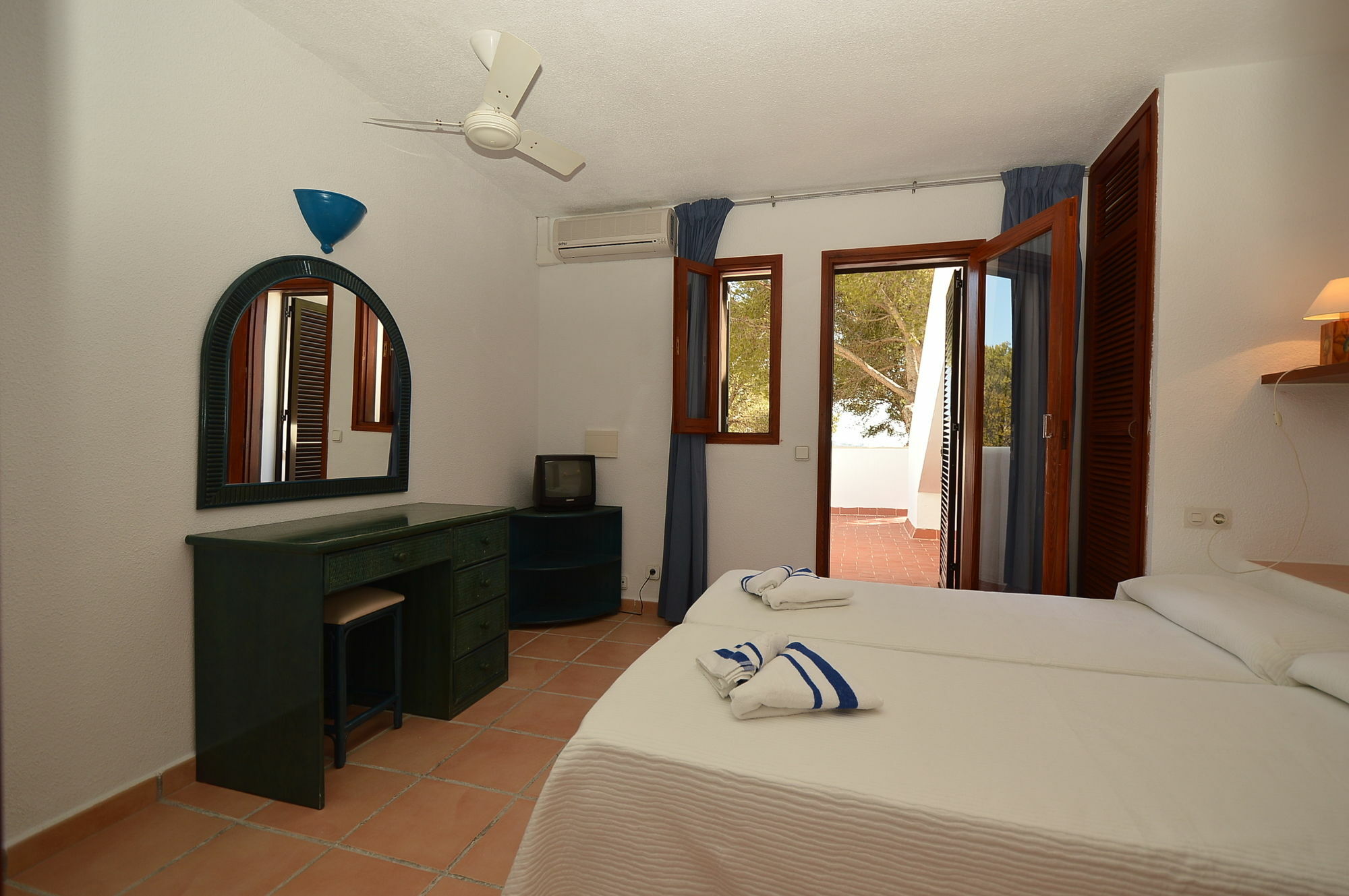 Club Cala Azul Hotel Cala Llenya  Exterior photo